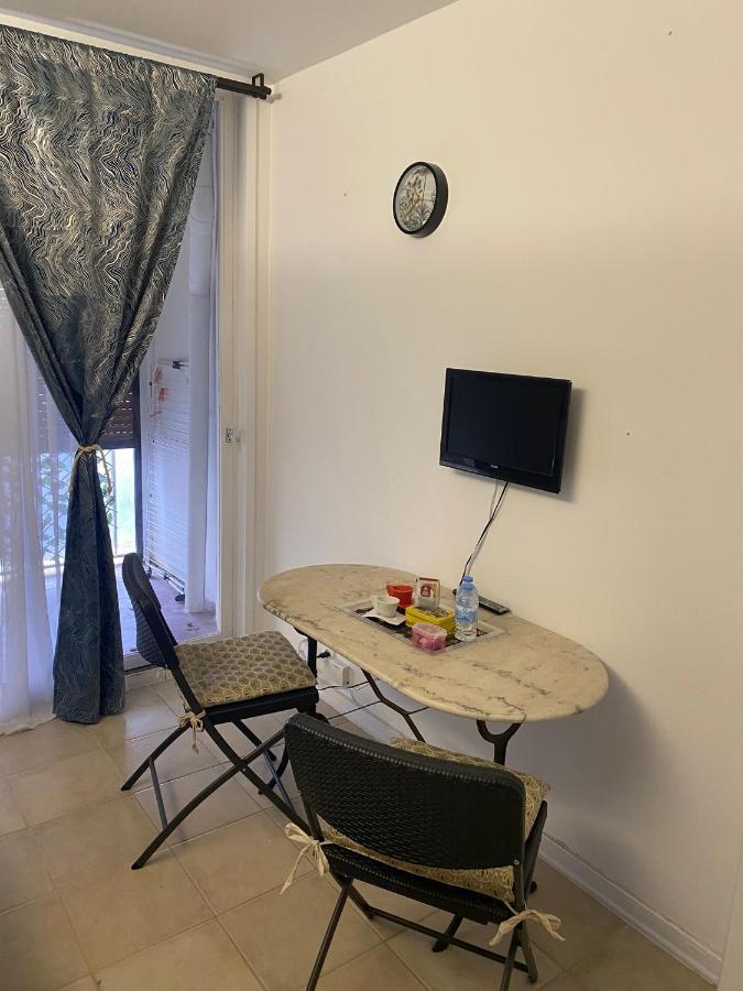 Joli Studio Neuf Av Terrasse A 50 M De La Mer Et Gare Roquebrune-Cap-Martin Exterior foto