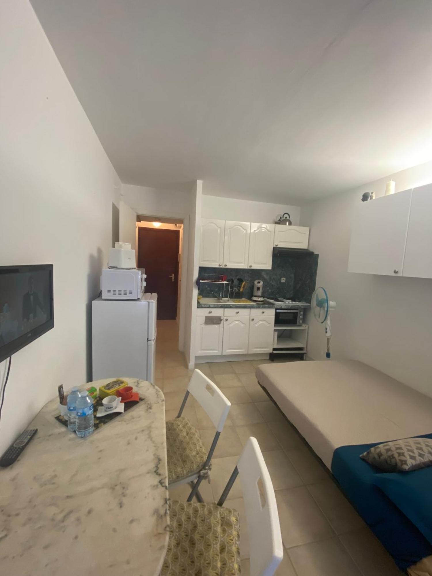 Joli Studio Neuf Av Terrasse A 50 M De La Mer Et Gare Roquebrune-Cap-Martin Exterior foto