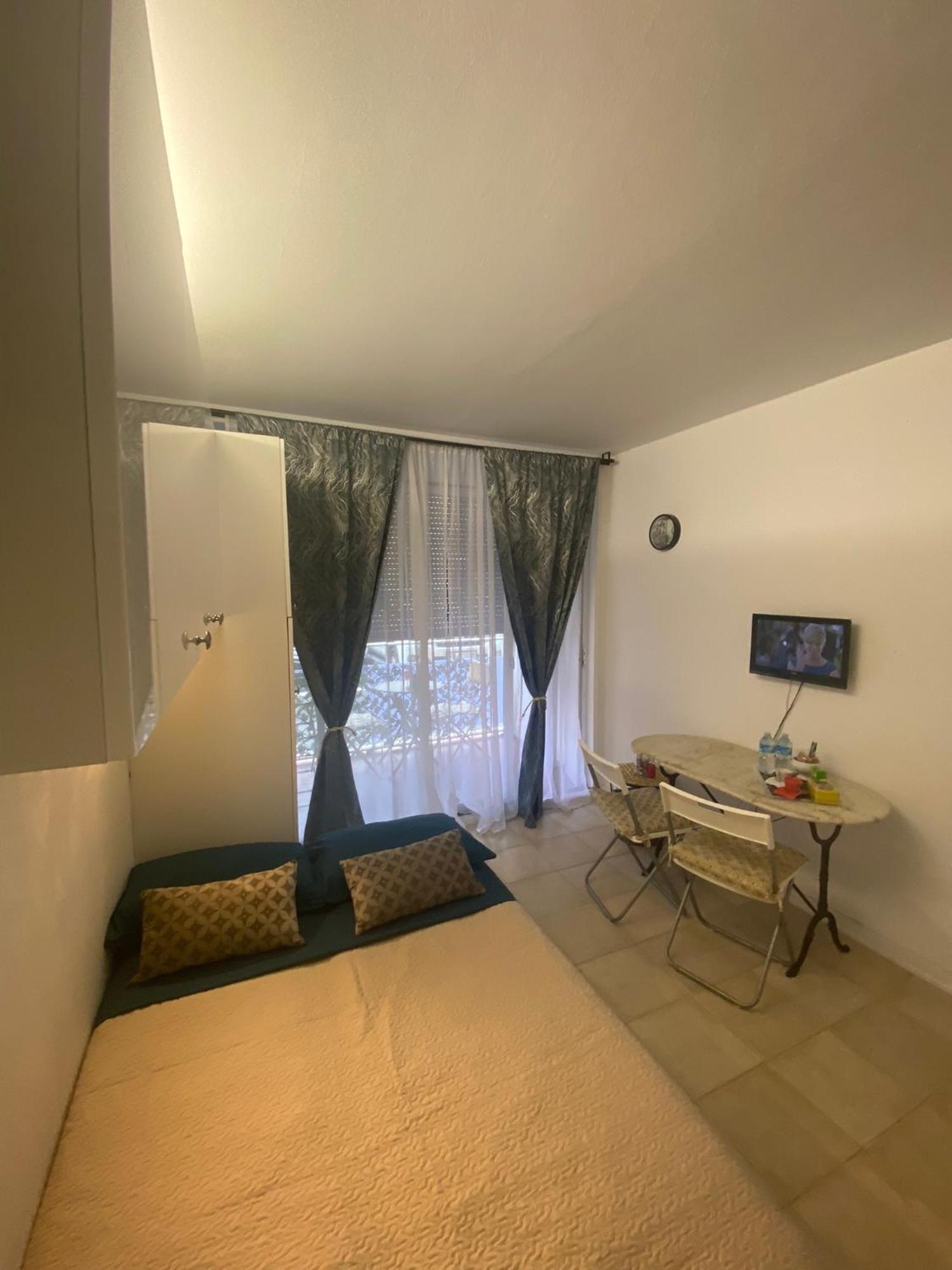Joli Studio Neuf Av Terrasse A 50 M De La Mer Et Gare Roquebrune-Cap-Martin Exterior foto